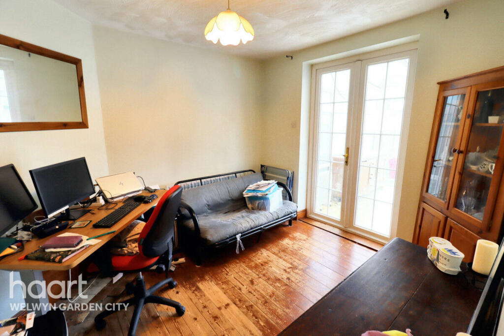 Additional property image - Barnfield Road, Welwyn Garden City