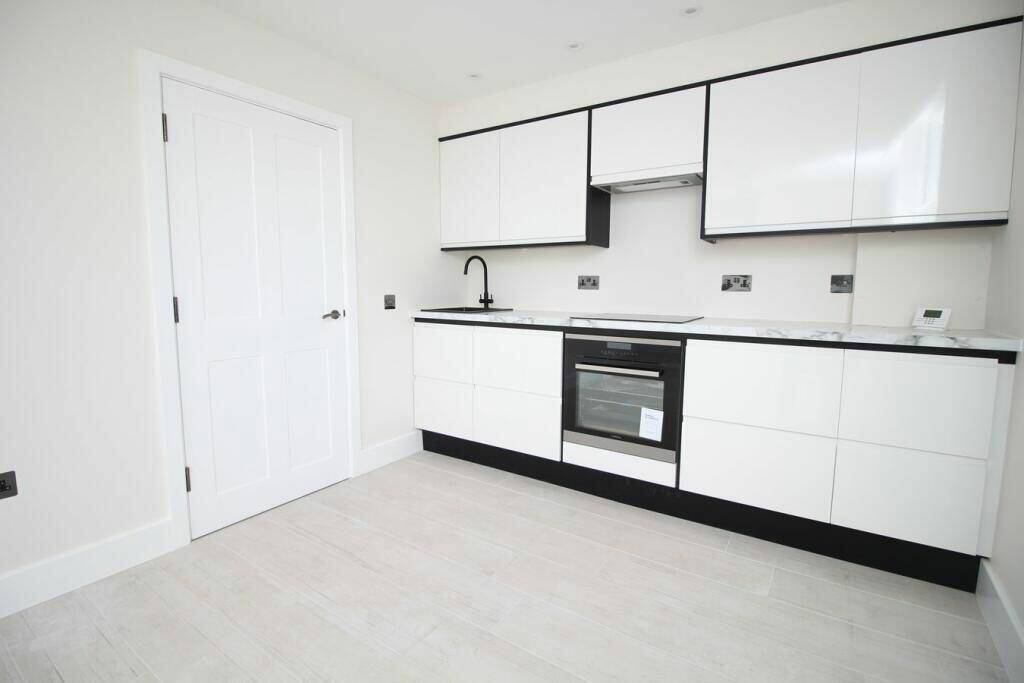 Additional image 2 of Park Street, Hatfield, Hertfordshire, AL9 5AT