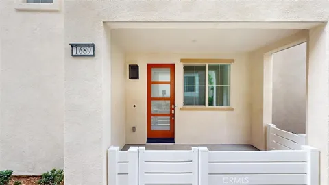 1689 W Intrepid Lane, San Pedro, CA 90732