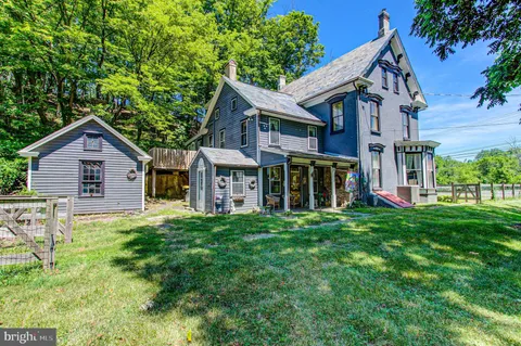 9754 Easton Road, Kintnersville, PA 18930