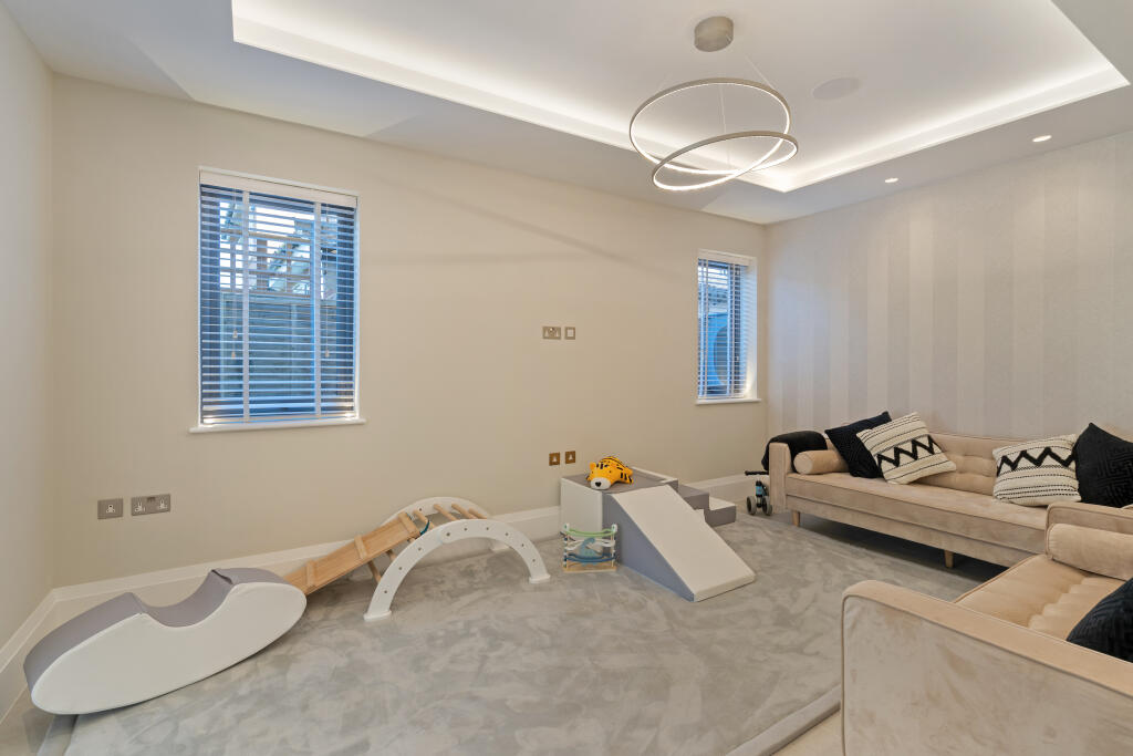 Additional image 4 of Tithe Barn Close, St. Albans, AL1