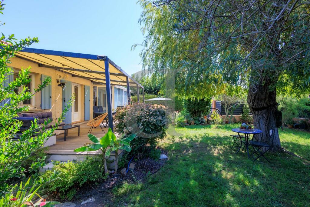 Primary image of L'isle-Sur-La-Sorgue, Provence-Alpes-Cote d'Azur, 84800, France