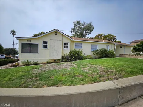 477 Hinds Avenue, Pismo Beach, CA 93449