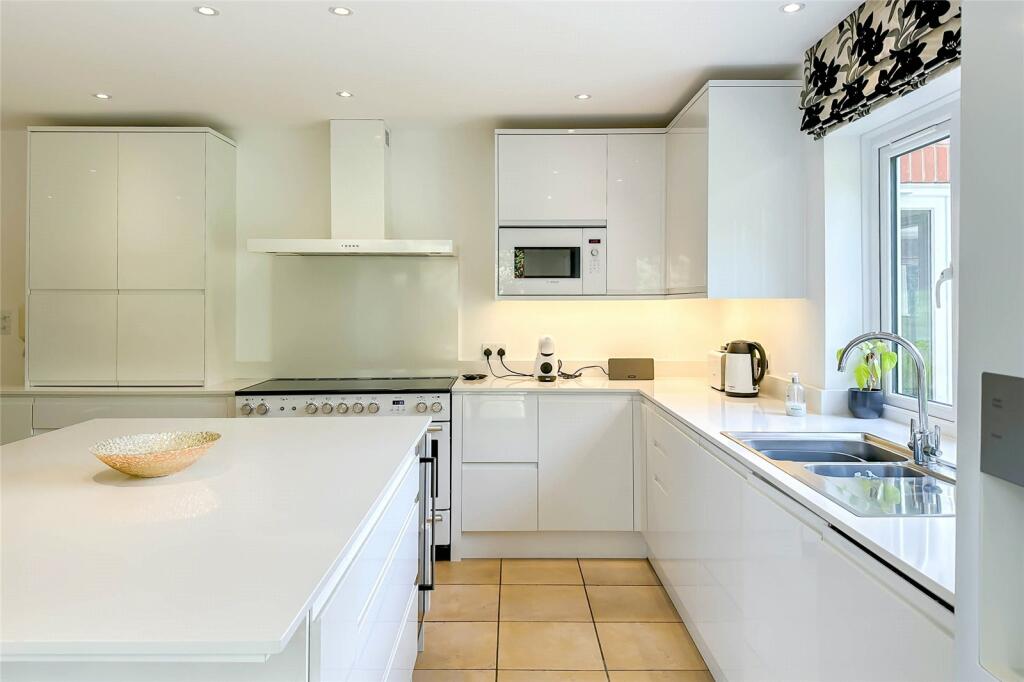 Additional image 24 of Townsend Drive, St. Albans, Hertfordshire, AL3