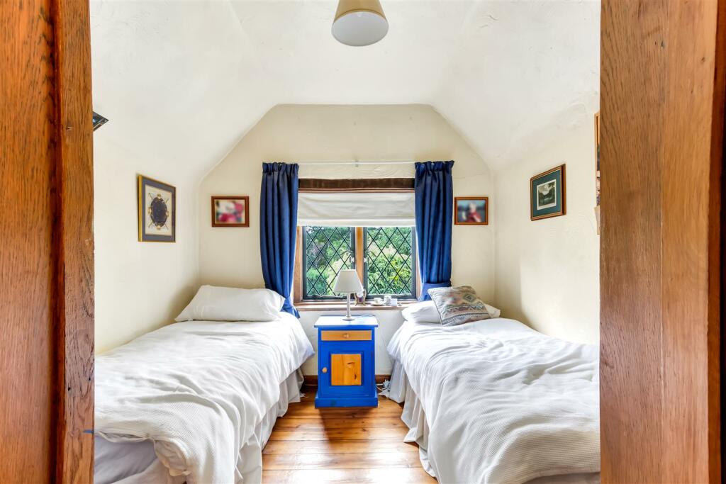 Additional image 12 of Great North Road, Brookmans Park