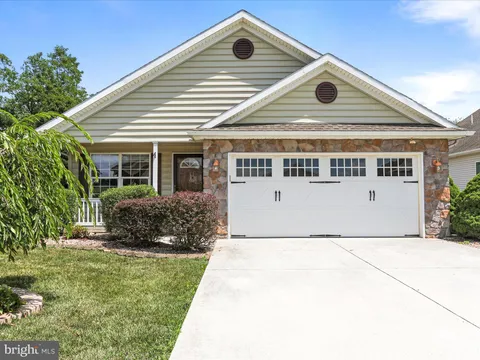 Primary image of 48 Lantern Lane, Shippensburg, PA 17257