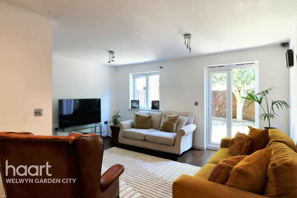 Eddington Crescent, Welwyn Garden City