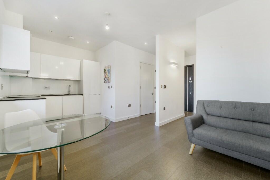 Additional image 4 of Flat 17, Abbott House, Everard Close, St. Albans, Hertfordshire, AL1