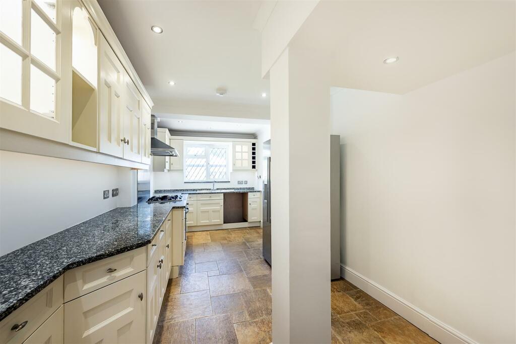 Additional image 4 of Pickford Hill, Harpenden