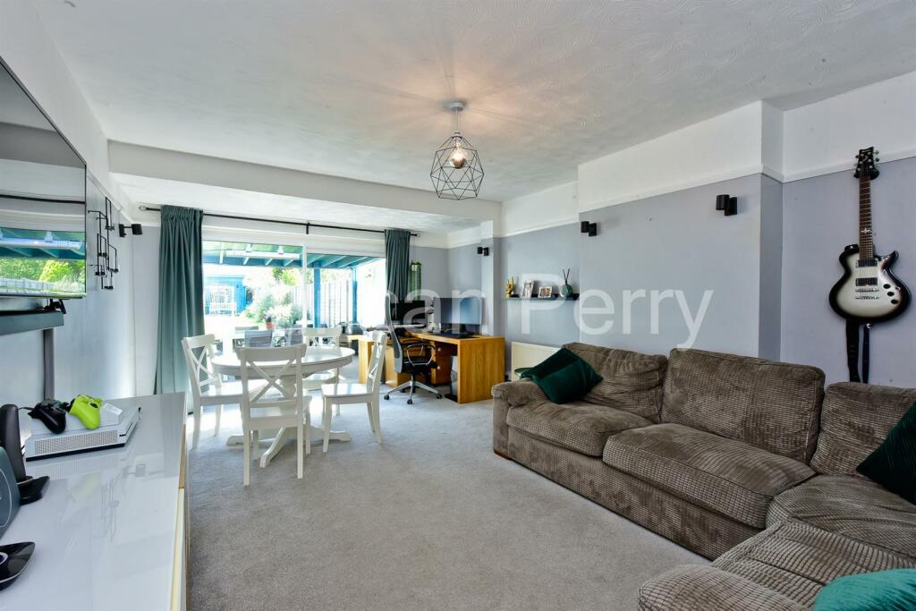 Additional image 19 of Oaklands Avenue, Brookmans Park