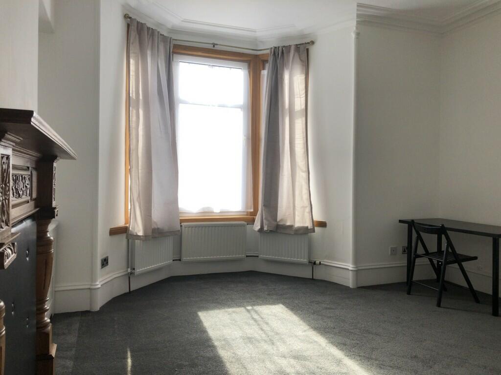 Additional image 9 of Leslie Road