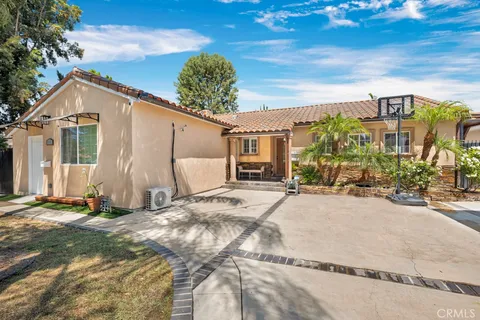 7038 Quakertown Avenue, Winnetka, CA 91306