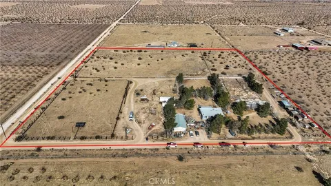 27002 Via Seco Street, Apple Valley, CA 92308