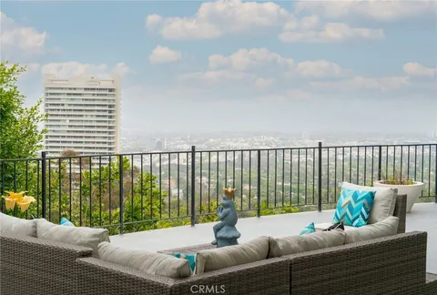 9400 Sierra Mar Drive, Los Angeles, CA 90069