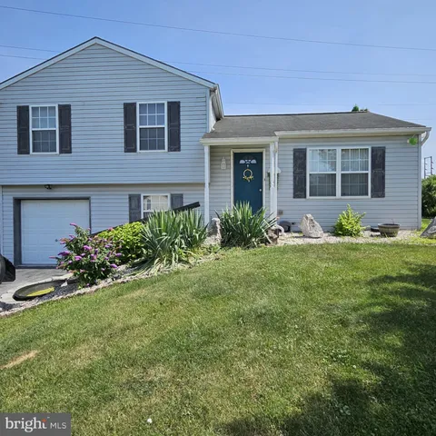 105 E Brookfield Drive, Lebanon, PA 17046