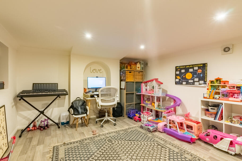 Additional image 9 of Park Street, St. Albans, Hertfordshire, AL2