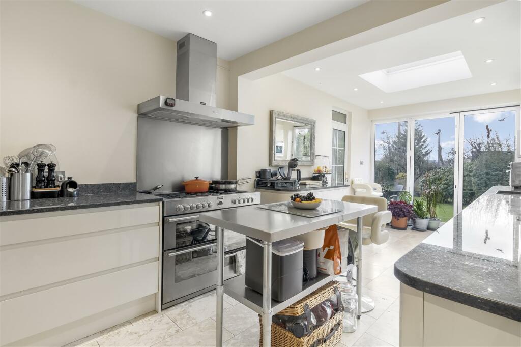 Additional image 19 of Westland Drive, Brookmans Park