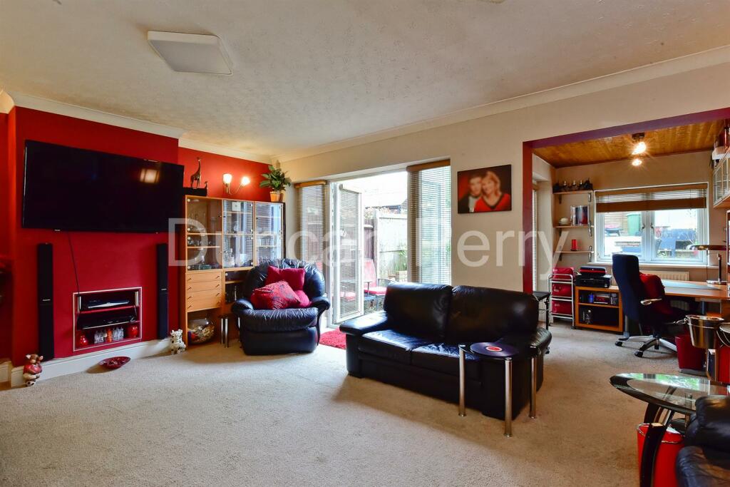 Additional image 3 of Far End, Hatfield