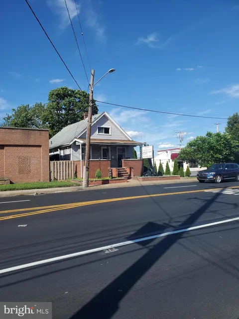 Primary image of 4115 Edgmont Ave, Brookhaven, PA 19015