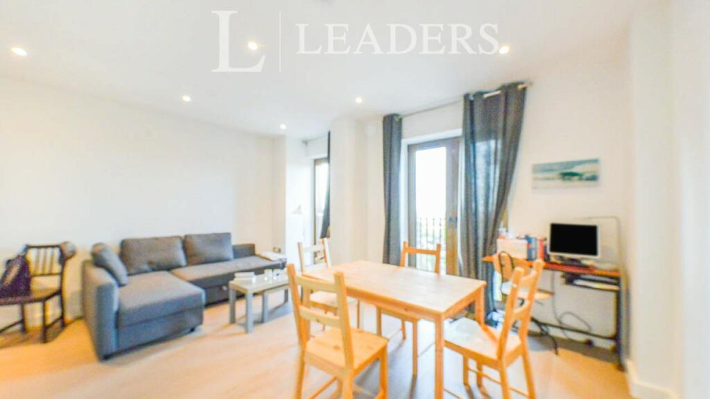 Additional image 3 of Ziggurat House