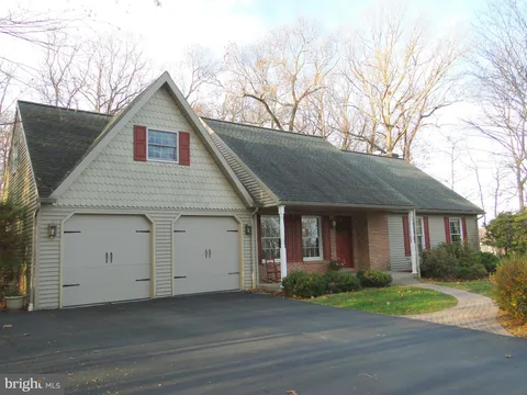 8504 Dogwood Drive, Coopersburg, PA 18036