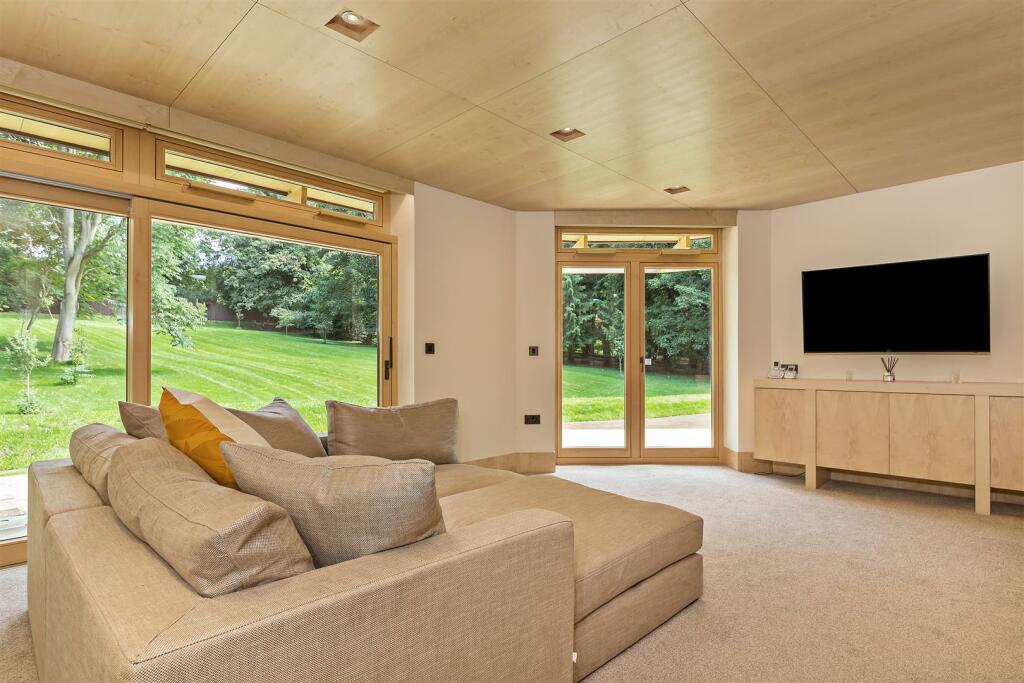 Additional image 28 of Pondwicks Close, St.Albans