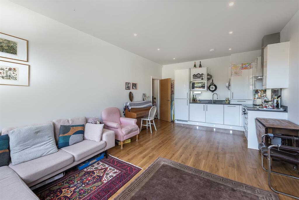 Additional image 3 of Woodland Court, Soothouse Spring, St Albans