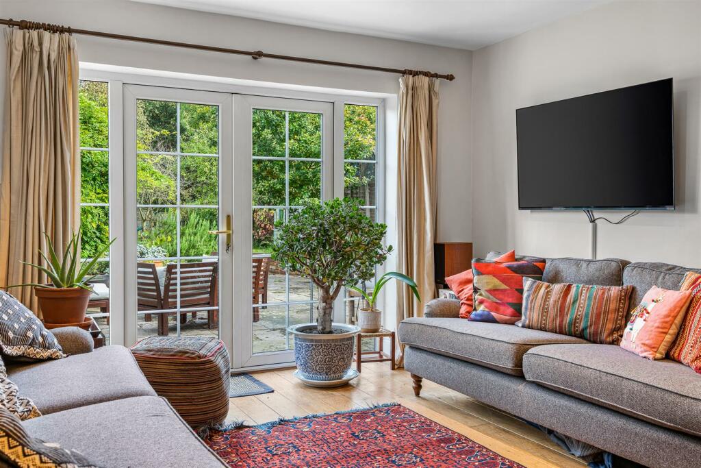 Additional image 7 of Pottersheath Road, Welwyn