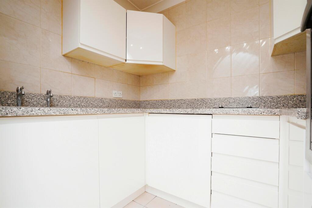 Additional image 19 of Roundwood Lane, HARPENDEN