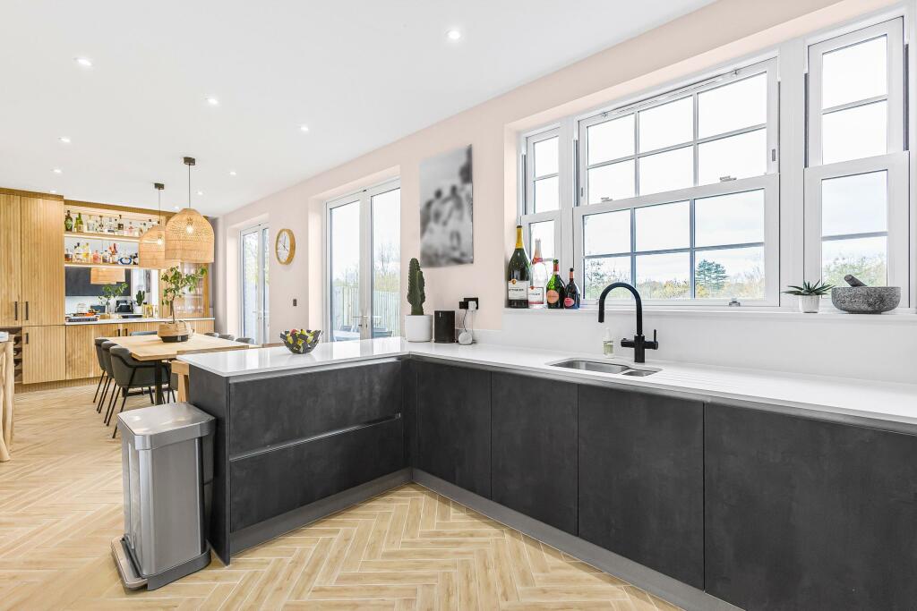 Additional image 63 of Lake View, Frogmore, AL2