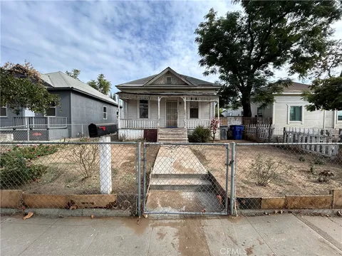 Primary image of 330 L Street, Fresno, CA 93721