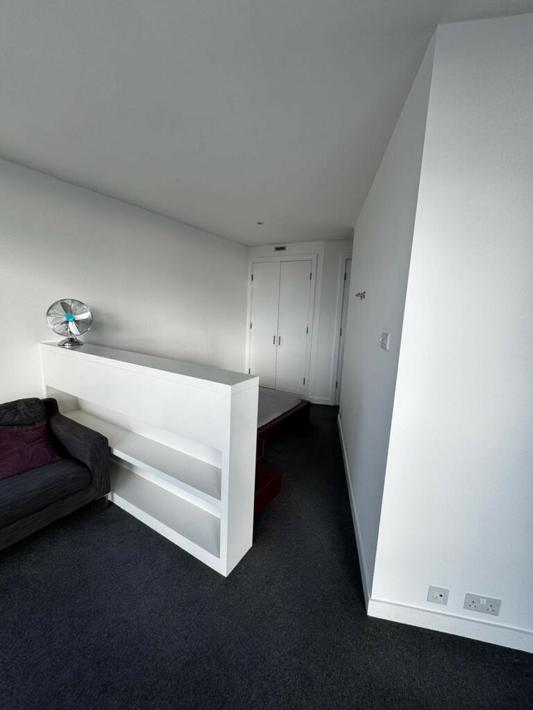 Additional image 7 of Apartment 1711, The Rotunda, 150 New Street, Birmingham B2 4PG