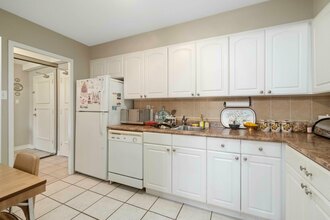 Additional image 5 of 15 La Rose Ave