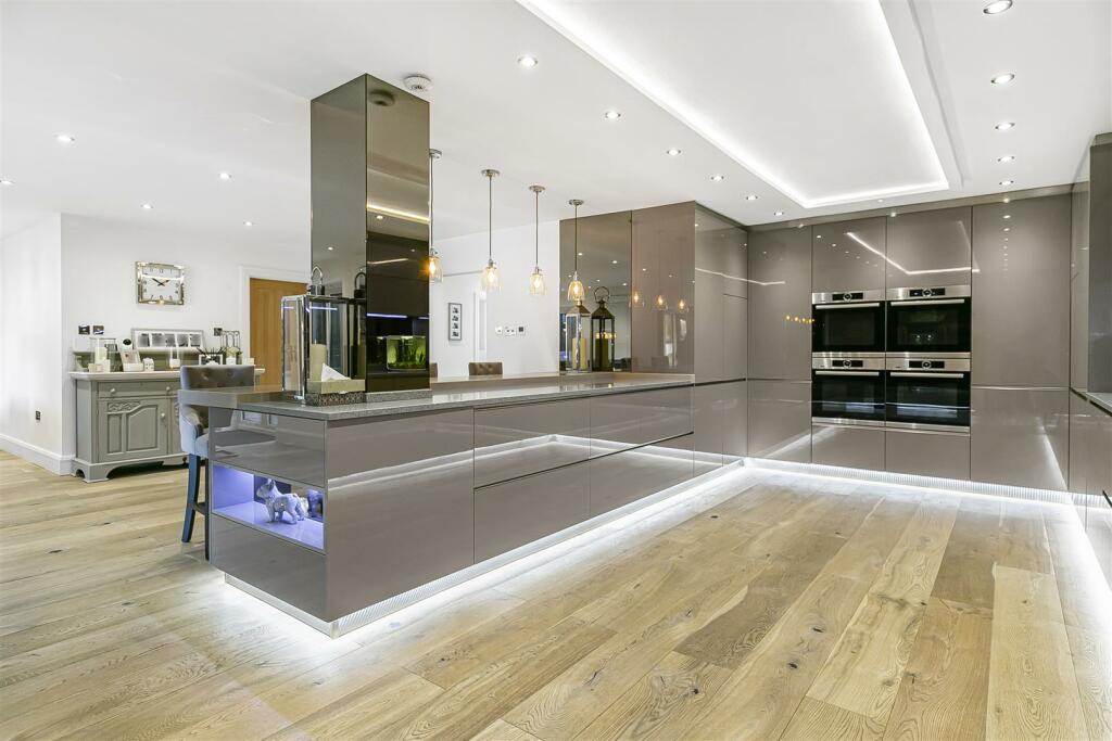 Additional image 41 of Pine Grove, Brookmans Park, Hatfield