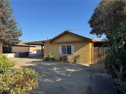 4252 N Holt Avenue, Fresno, CA 93705