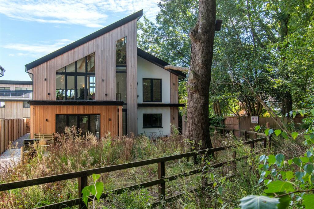 Additional image 25 of Park Street Lane, Park Street, St. Albans, Hertfordshire, AL2