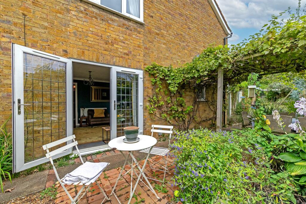 Additional image 32 of Roe Green Close, Hatfield