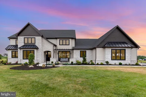 13 Blue Marlin Way, Mechanicsburg, PA 17050