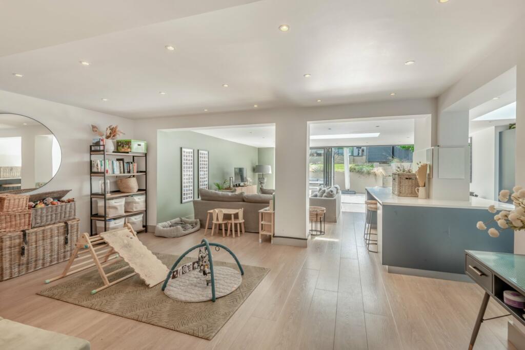 Additional image 7 of Batchwood Drive, St. Albans, Hertfordshire