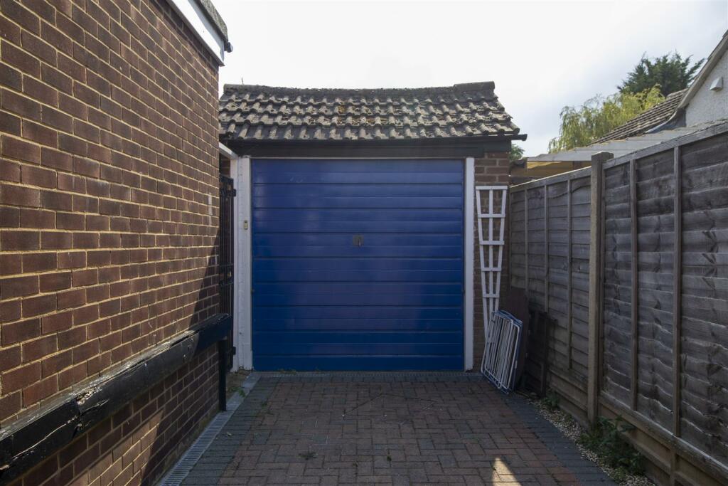 Additional image 20 of Pooleys Lane, Welham Green
