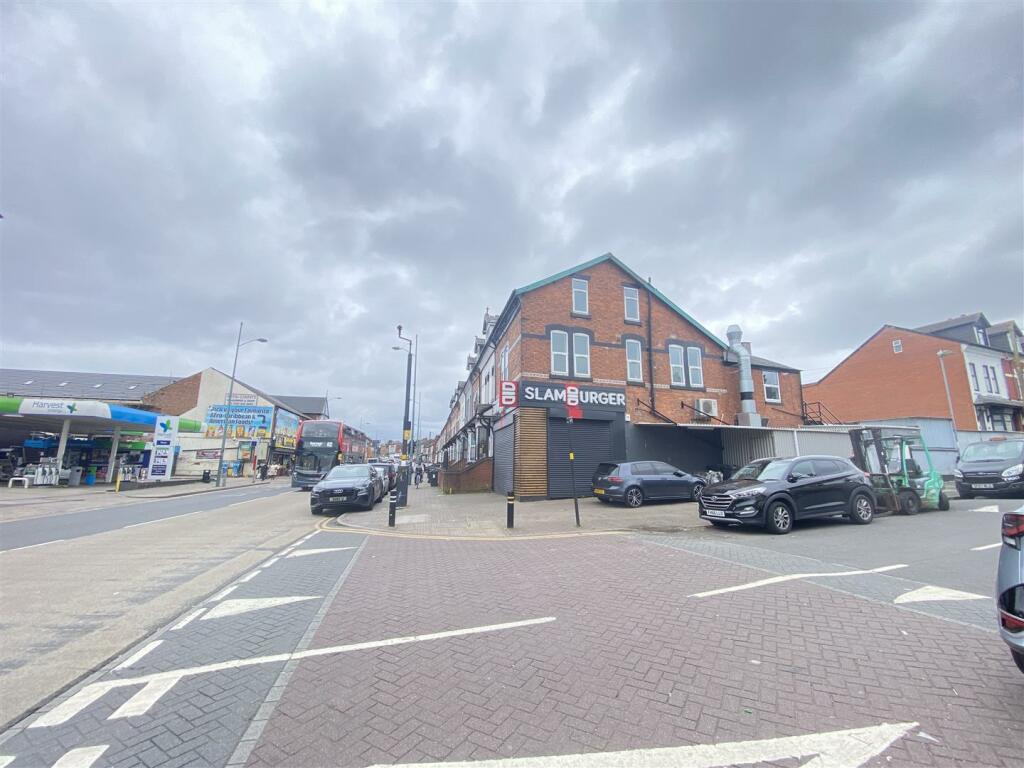 Additional image 16 of Midland Metropolitan University Hospital Five Bedroom for NHS