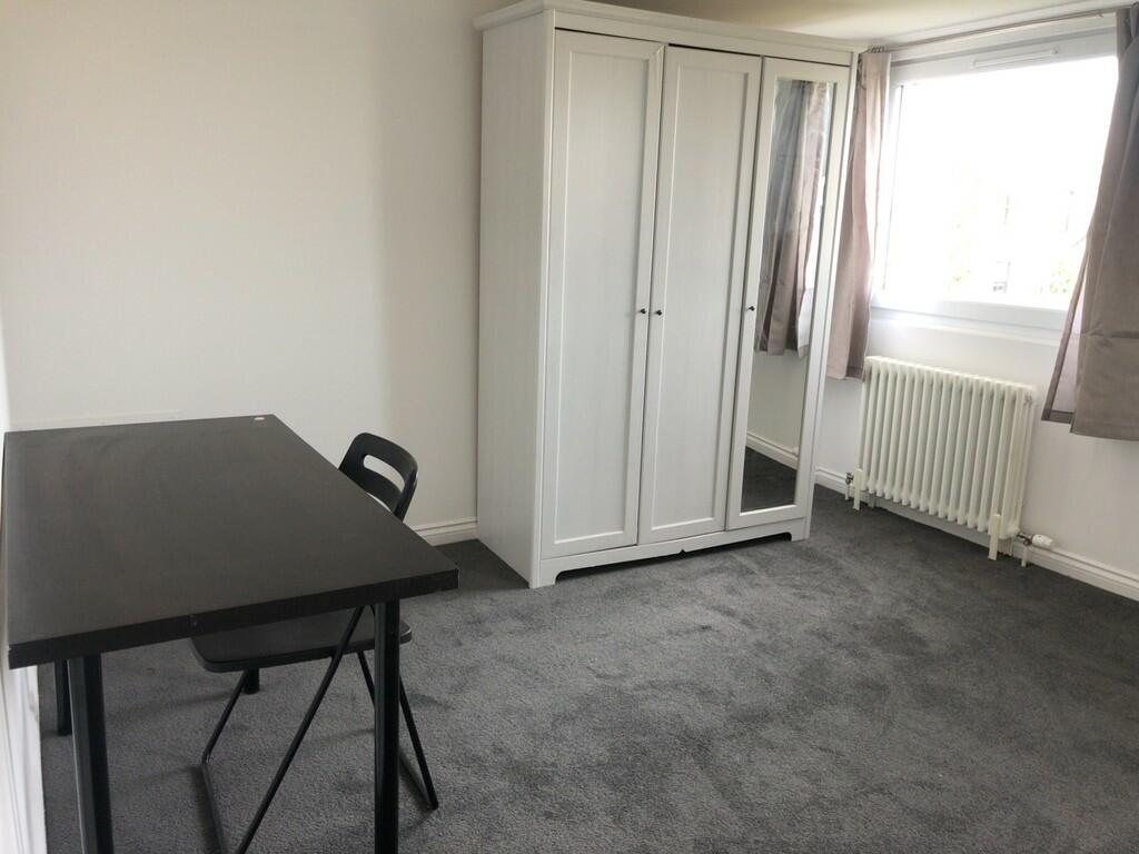 Additional image 16 of Leslie Road