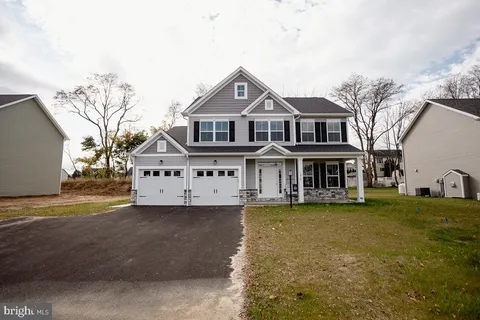 1819 Edgewood Dr, Shippensburg, PA 17257