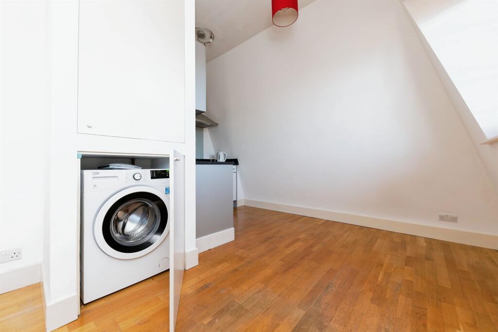 Additional image 13 of Stonehills, Welwyn Garden City