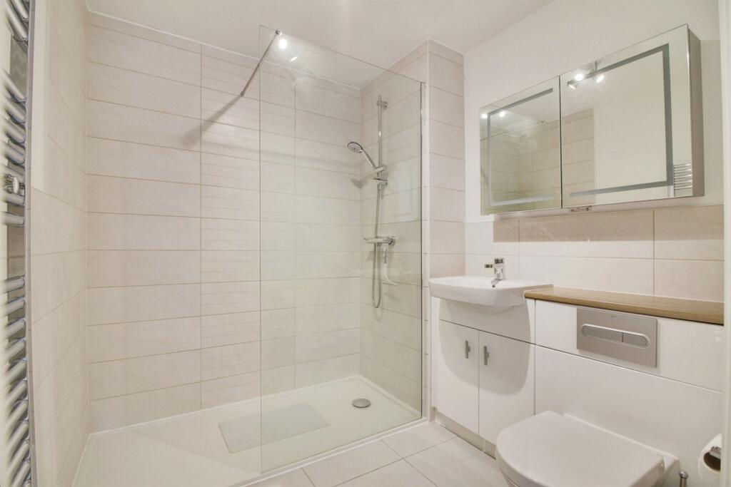 Additional image 9 of Great North Road, Hatfield