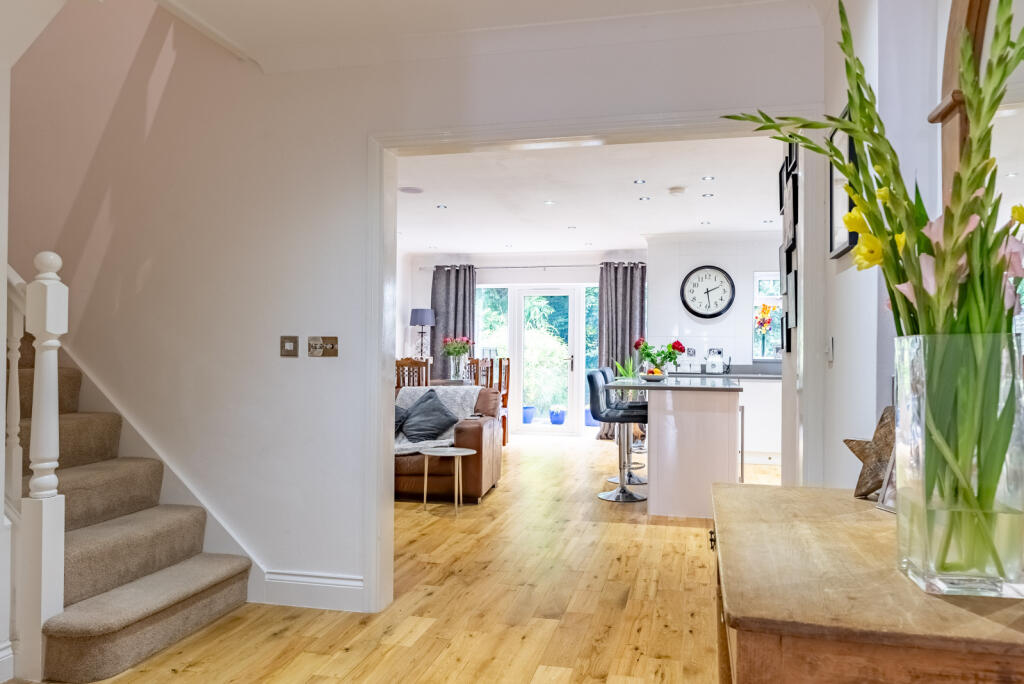 Additional image 10 of Mount Drive, Park Street, St. Albans, Hertfordshire, AL2