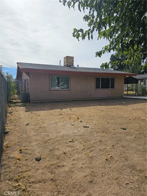 16415 Pine St, Hesperia, CA 92345