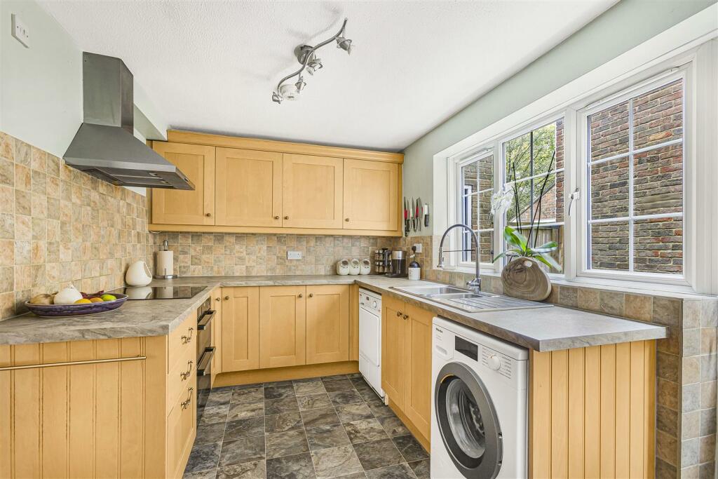Additional image 4 of Godfries Close, Tewin