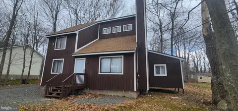 Primary image of 424 Northampton Road, Tobyhanna, PA 18466
