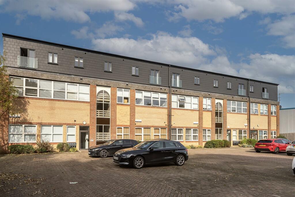 Additional image 12 of Woodland Court, Soothouse Spring, St Albans